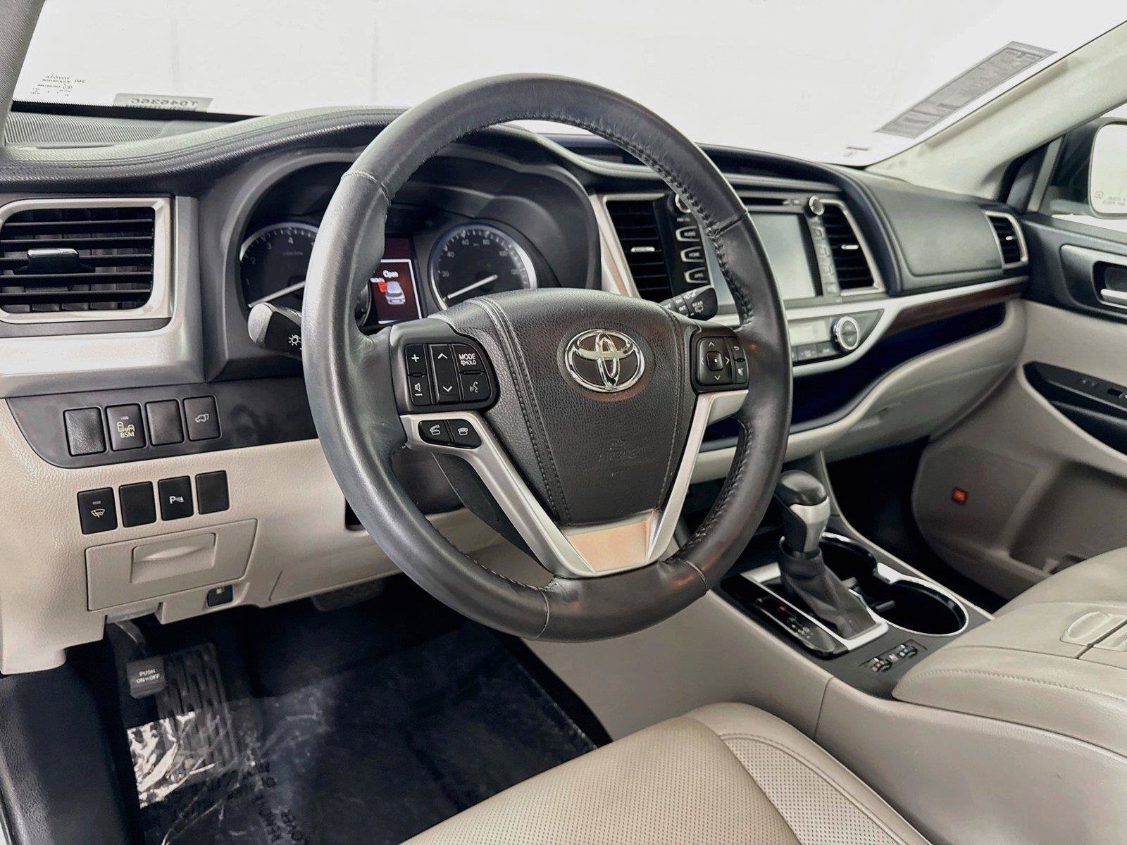Used 2015 Toyota Highlander Limited FWD image 4