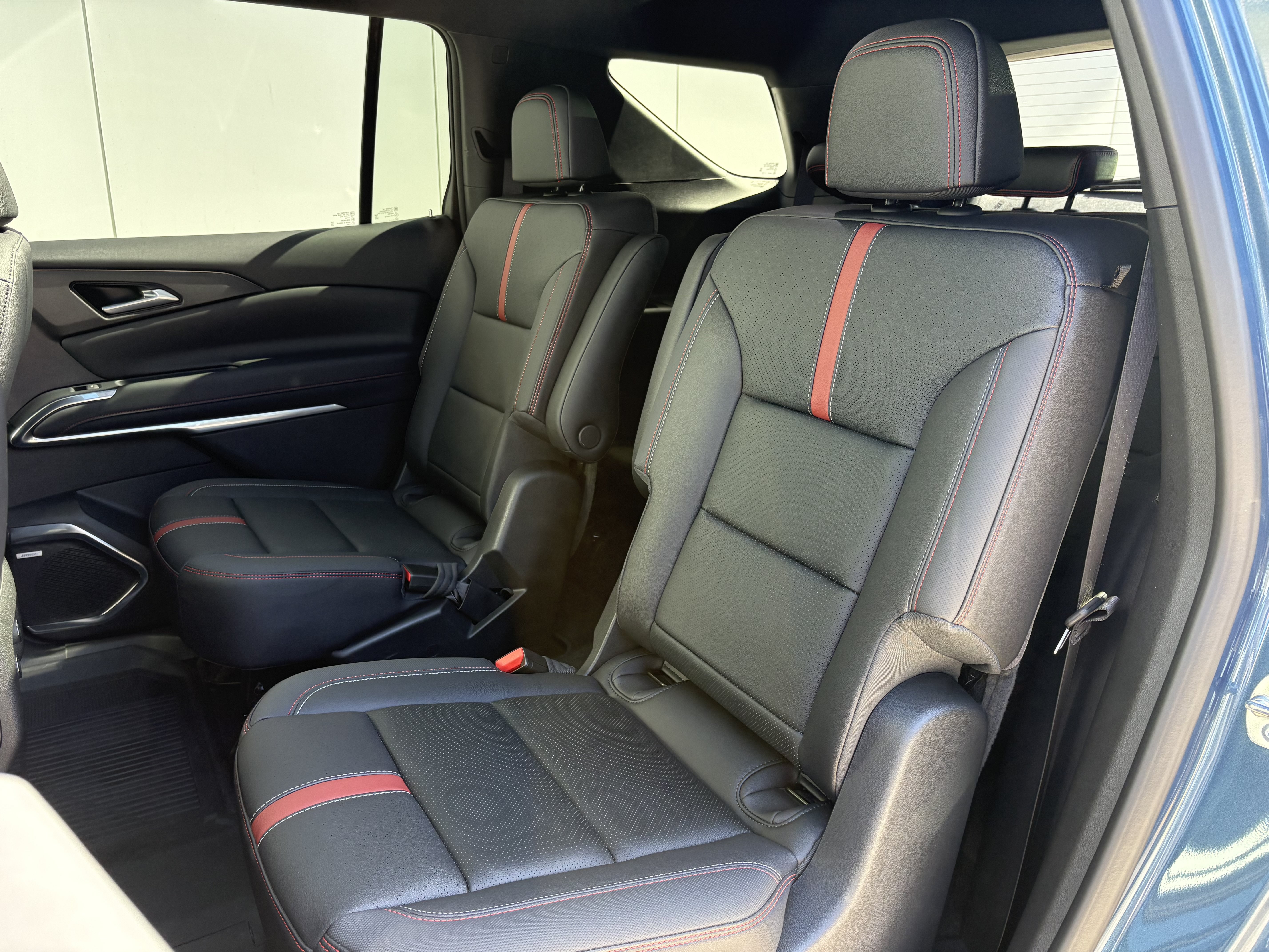 Used 2025 Chevrolet Traverse RS AWD/4WD image 13