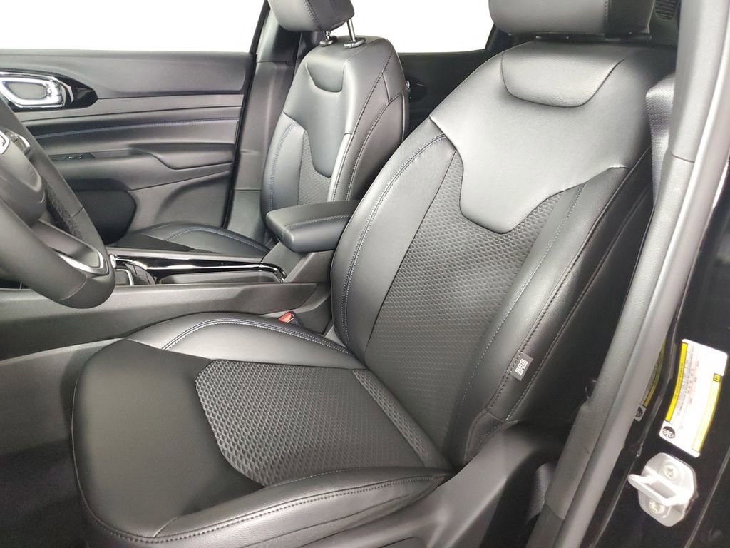 New 2026 Jeep Compass Latitude image 12