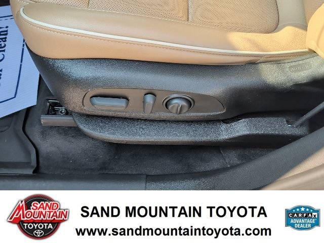 Used 2022 Chevrolet Traverse Premier FWD image 18