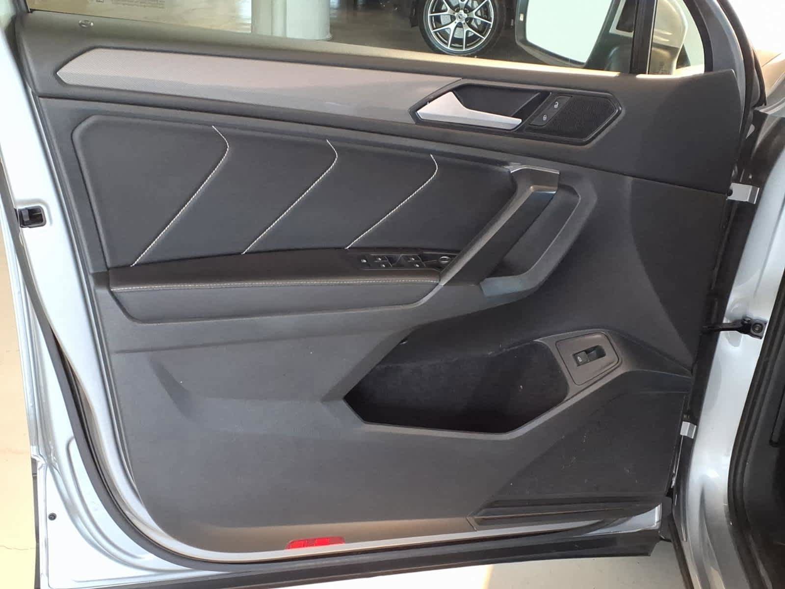 Used 2022 Volkswagen Tiguan SE AWD/4WD image 10