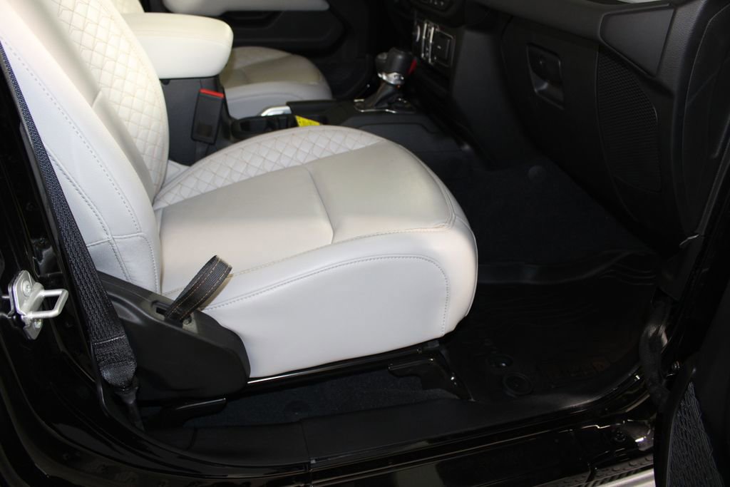 Used 2023 Jeep Wrangler Altitude image 11