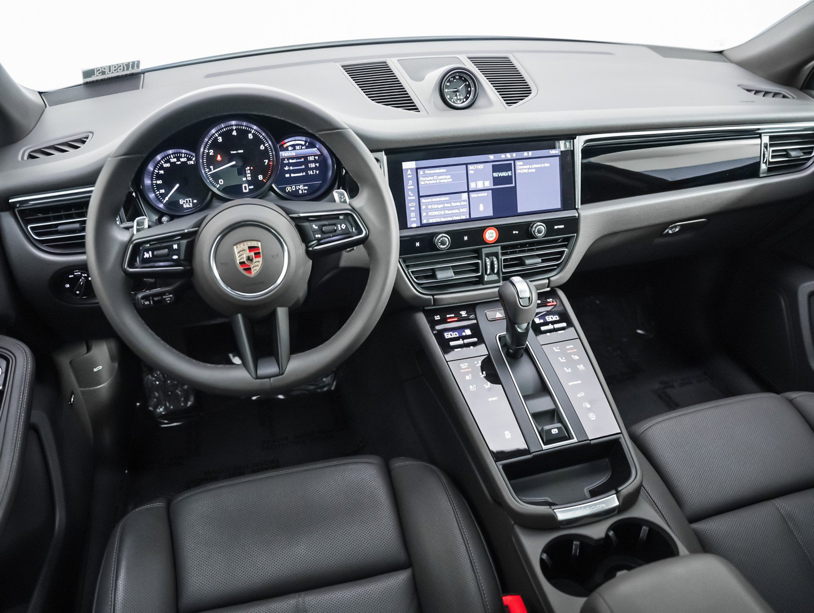 Certified 2025 Porsche Macan AWD/4WD image 19