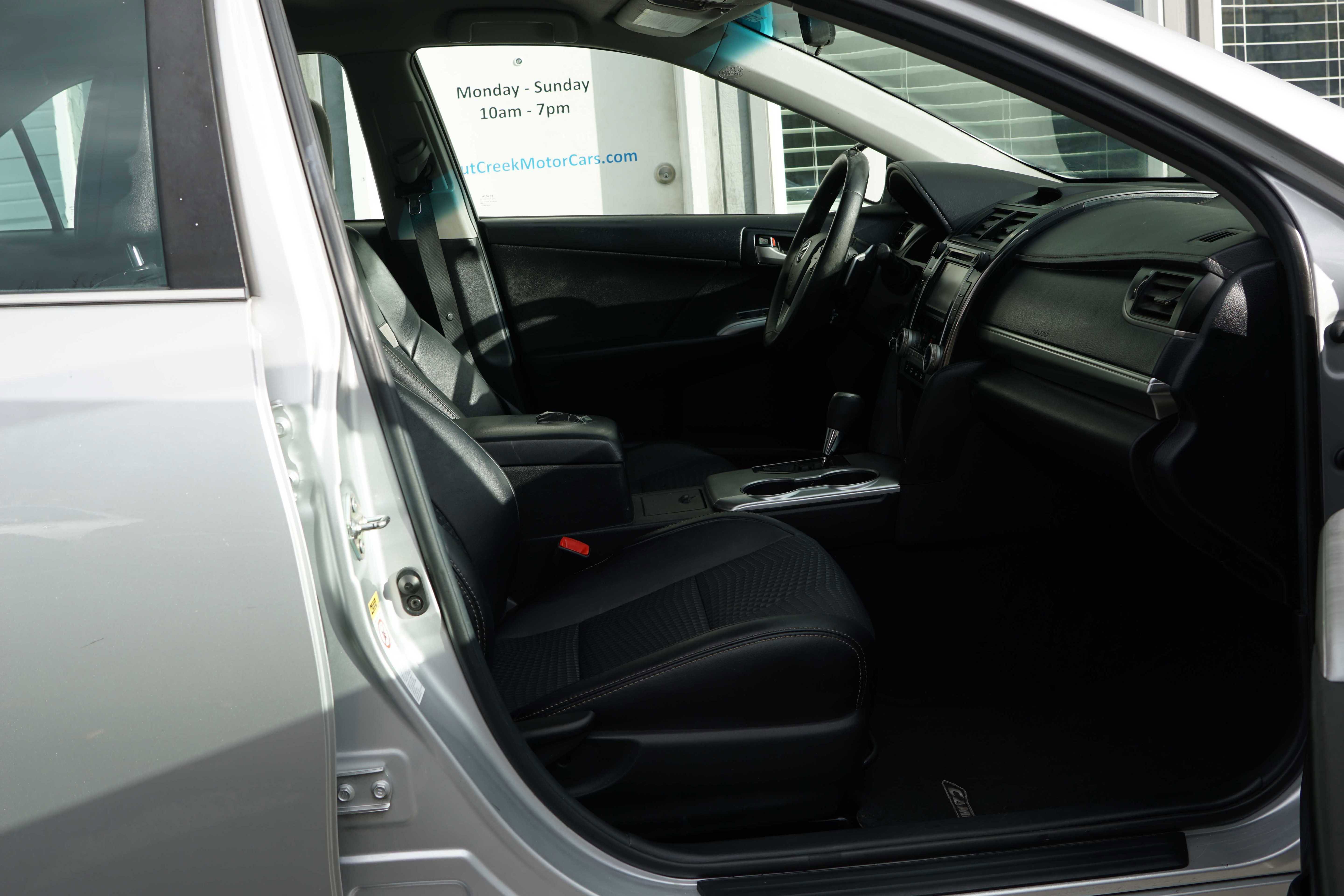 Used 2014 Toyota Camry SE image 34