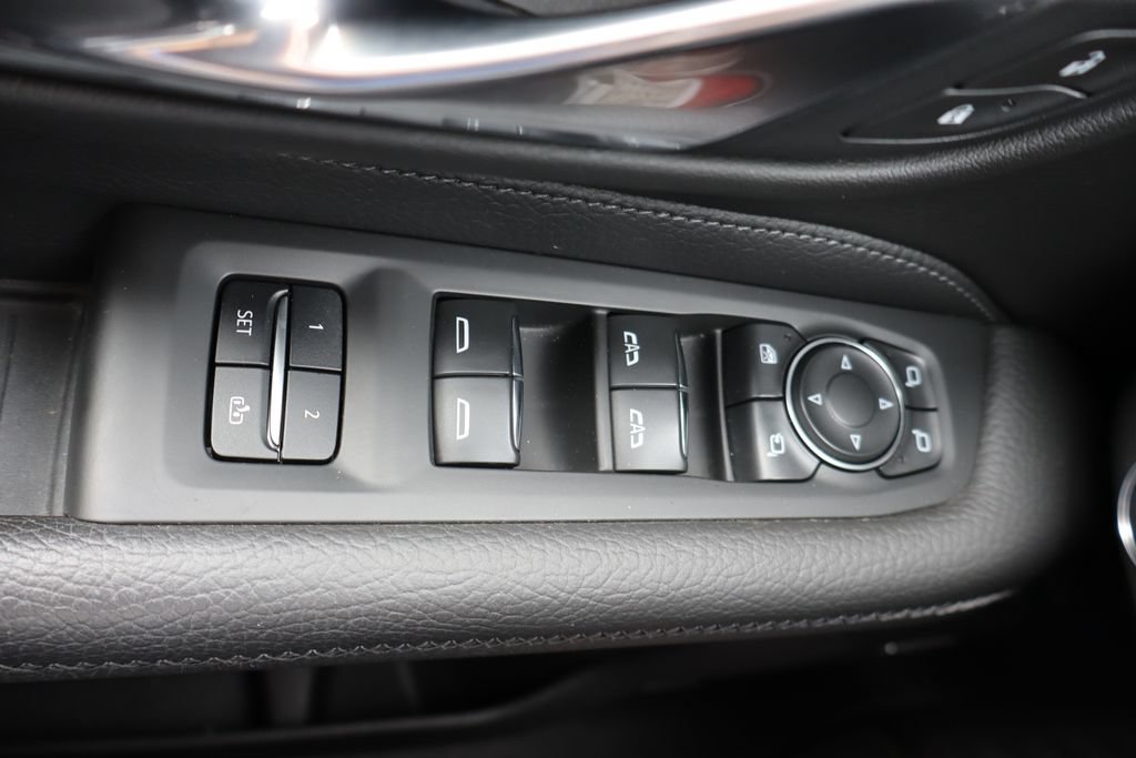 Used 2021 GMC Yukon Denali w/ Denali Premium Package AWD/4WD image 17