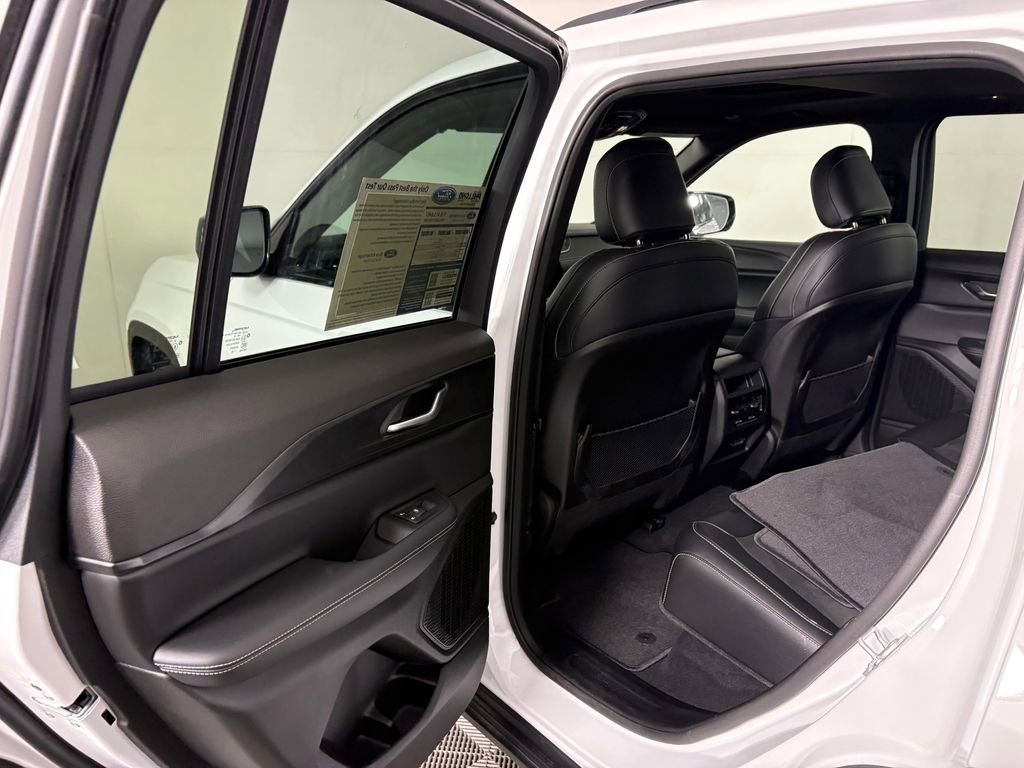 Used 2025 Jeep Grand Cherokee Altitude AWD/4WD image 29