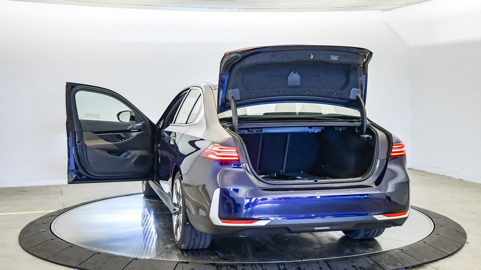 New 2026 BMW 530i RWD image 25