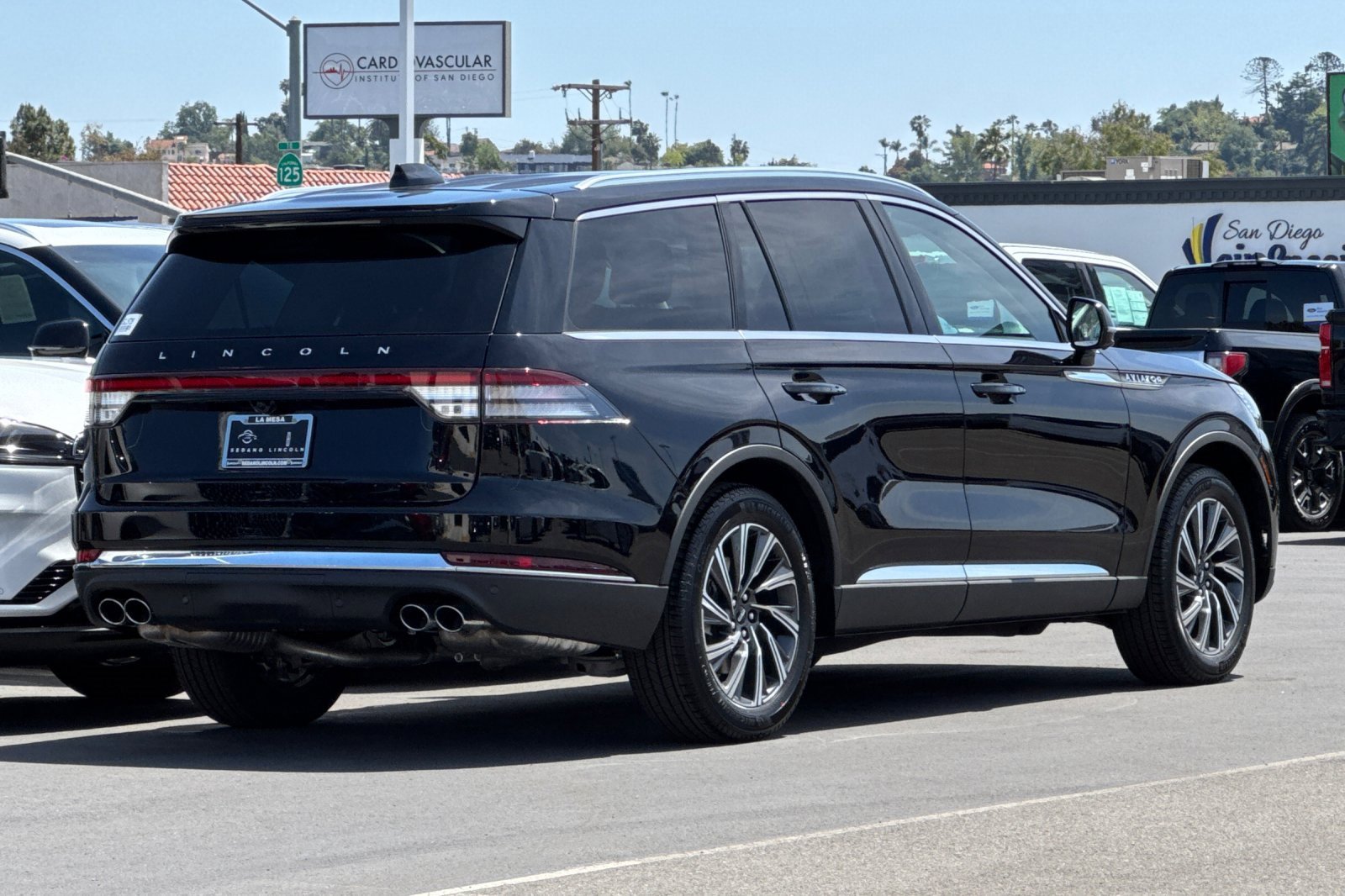 New 2025 Lincoln Aviator 2WD w/ Equipment Group 101A image 3