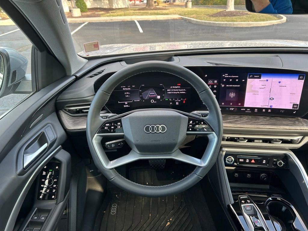 Used 2025 Audi Q5 Premium Plus w/ Premium Plus AWD/4WD image 3