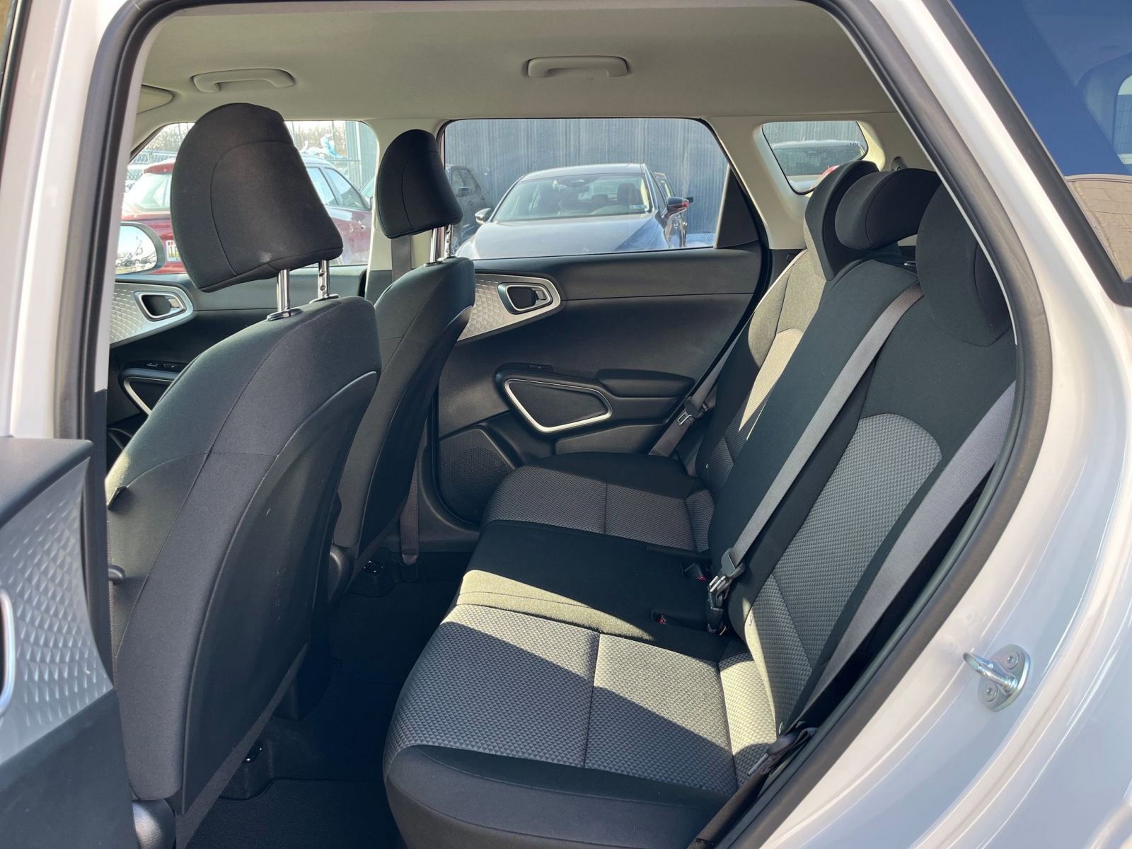 Used 2025 Kia Soul LX w/ LX Technology Package FWD image 23