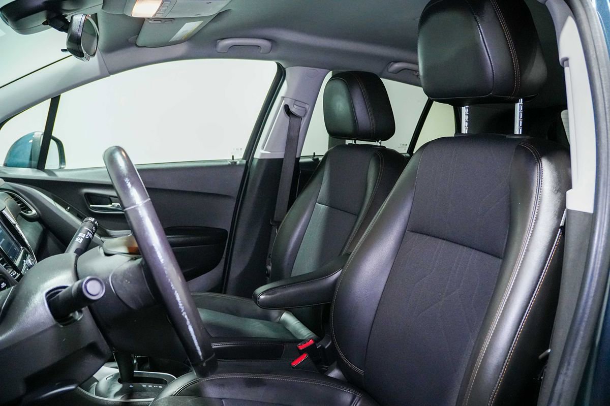Used 2022 Chevrolet Trax LT w/ Driver Confidence Package AWD/4WD image 12