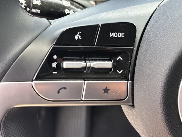Certified 2025 Hyundai Elantra Limited FWD image 24