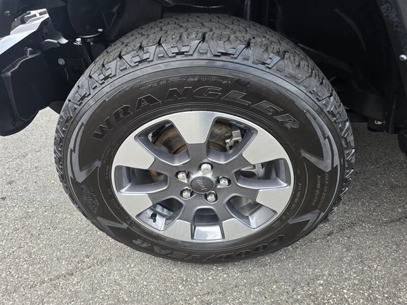 Used 2021 Jeep Wrangler Unlimited Sahara AWD/4WD image 26