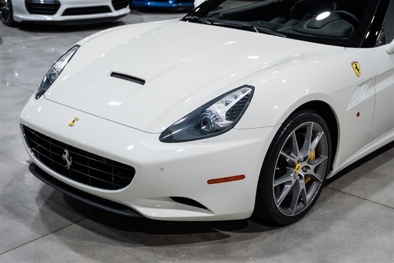 Used 2014 Ferrari California RWD image 18