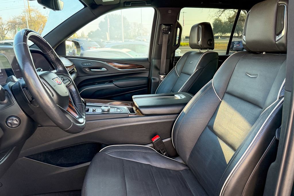 Used 2023 Cadillac Escalade Premium Luxury image 13