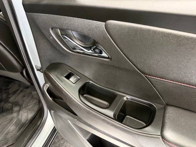 Used 2023 Chevrolet Traverse RS image 30