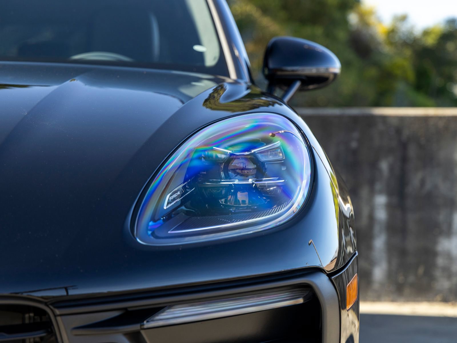 Certified 2025 Porsche Macan AWD/4WD image 17