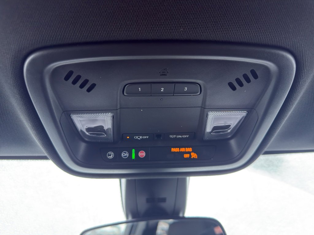 Used 2023 Chevrolet Traverse LT image 24