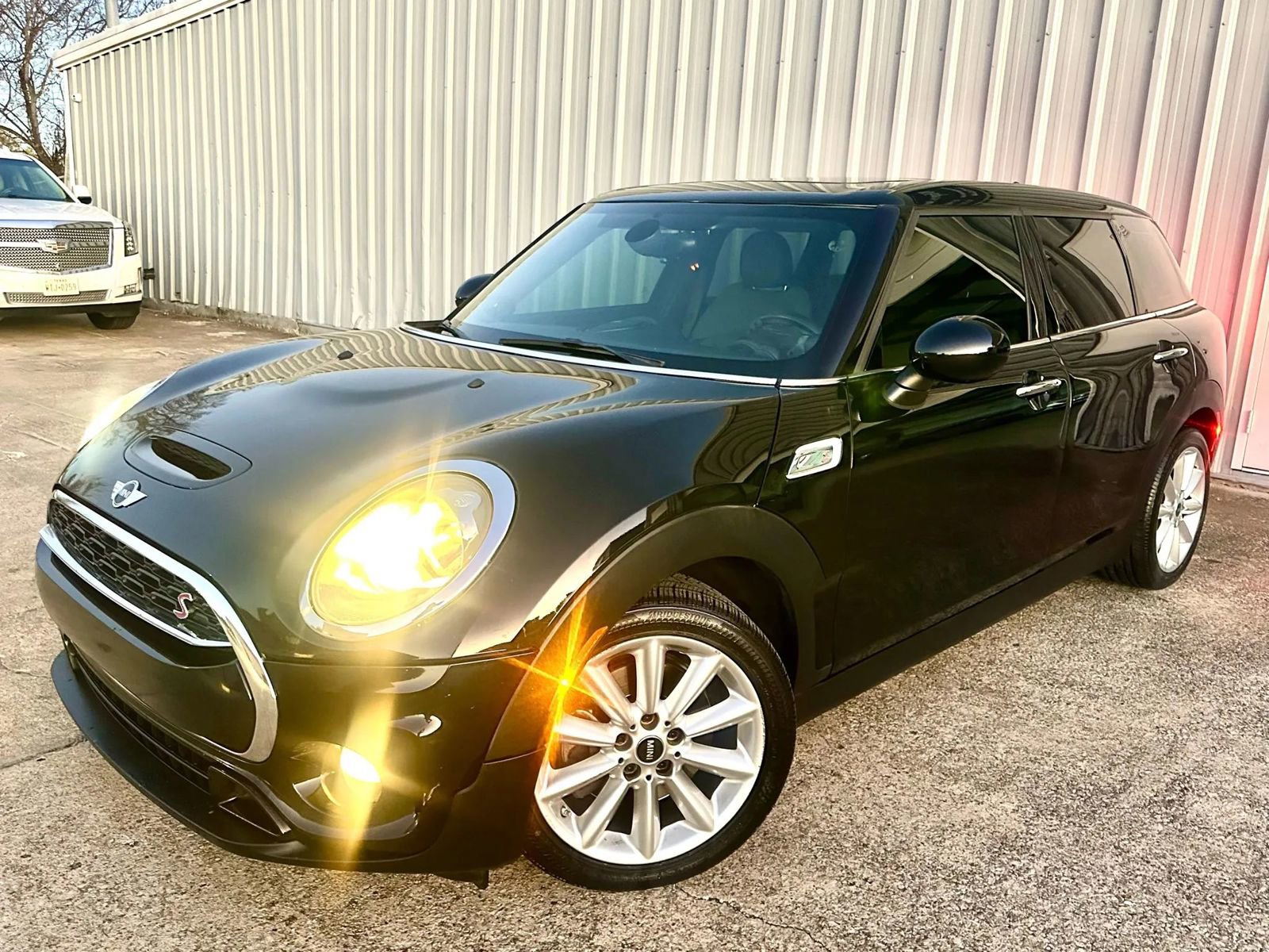 Used 2016 MINI Cooper Clubman S image 2