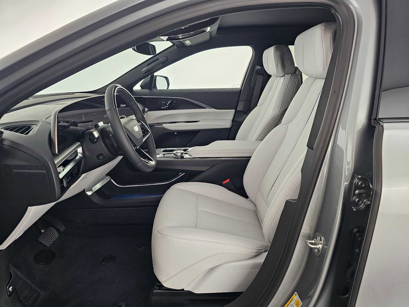 Used 2026 Cadillac Lyriq Luxury w/ LPO, Floor Liner Package RWD image 20