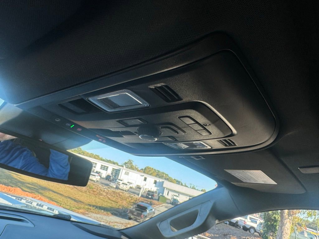 Used 2023 GMC Yukon SLT w/ SLT Premium Package image 31