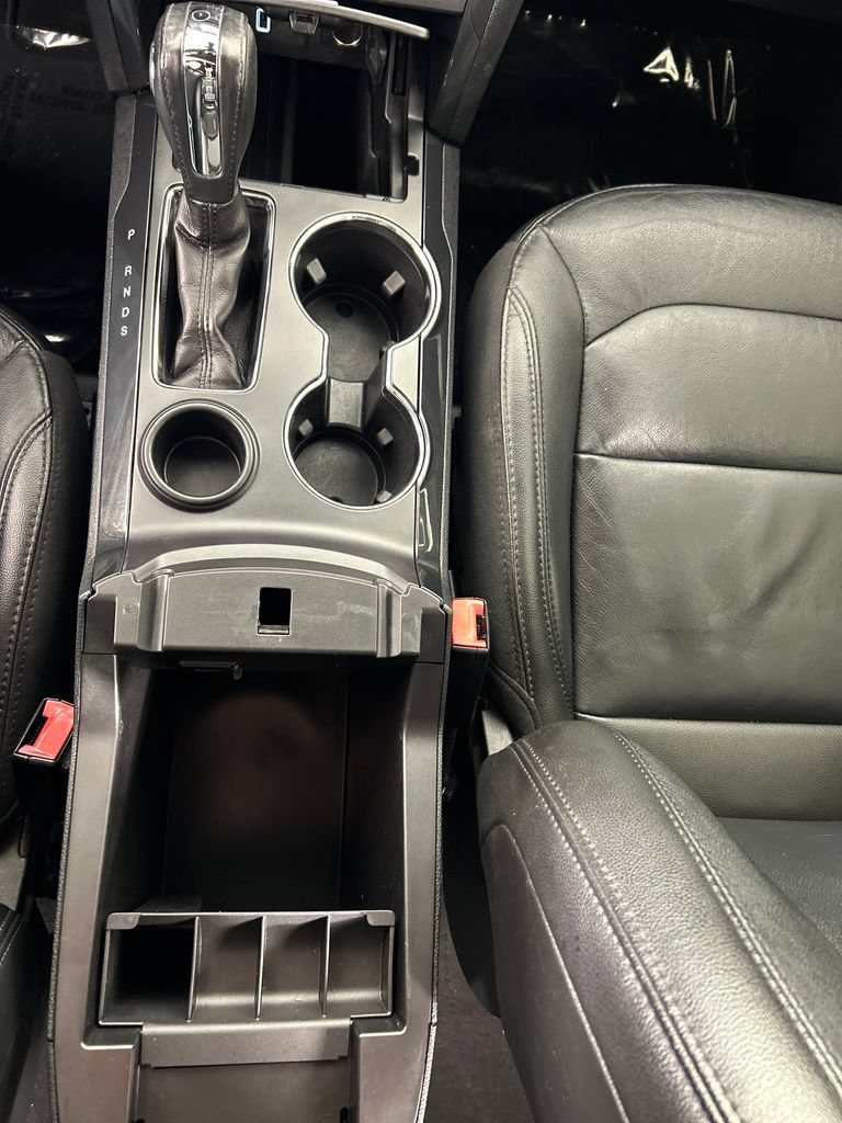 Used 2018 Ford Explorer XLT w/ Equipment Group 202A FWD image 15