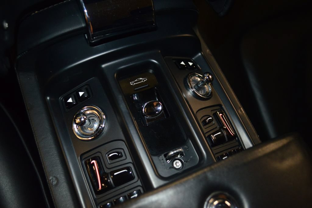 Used 2009 Rolls-Royce Phantom Drophead Coupe RWD image 32