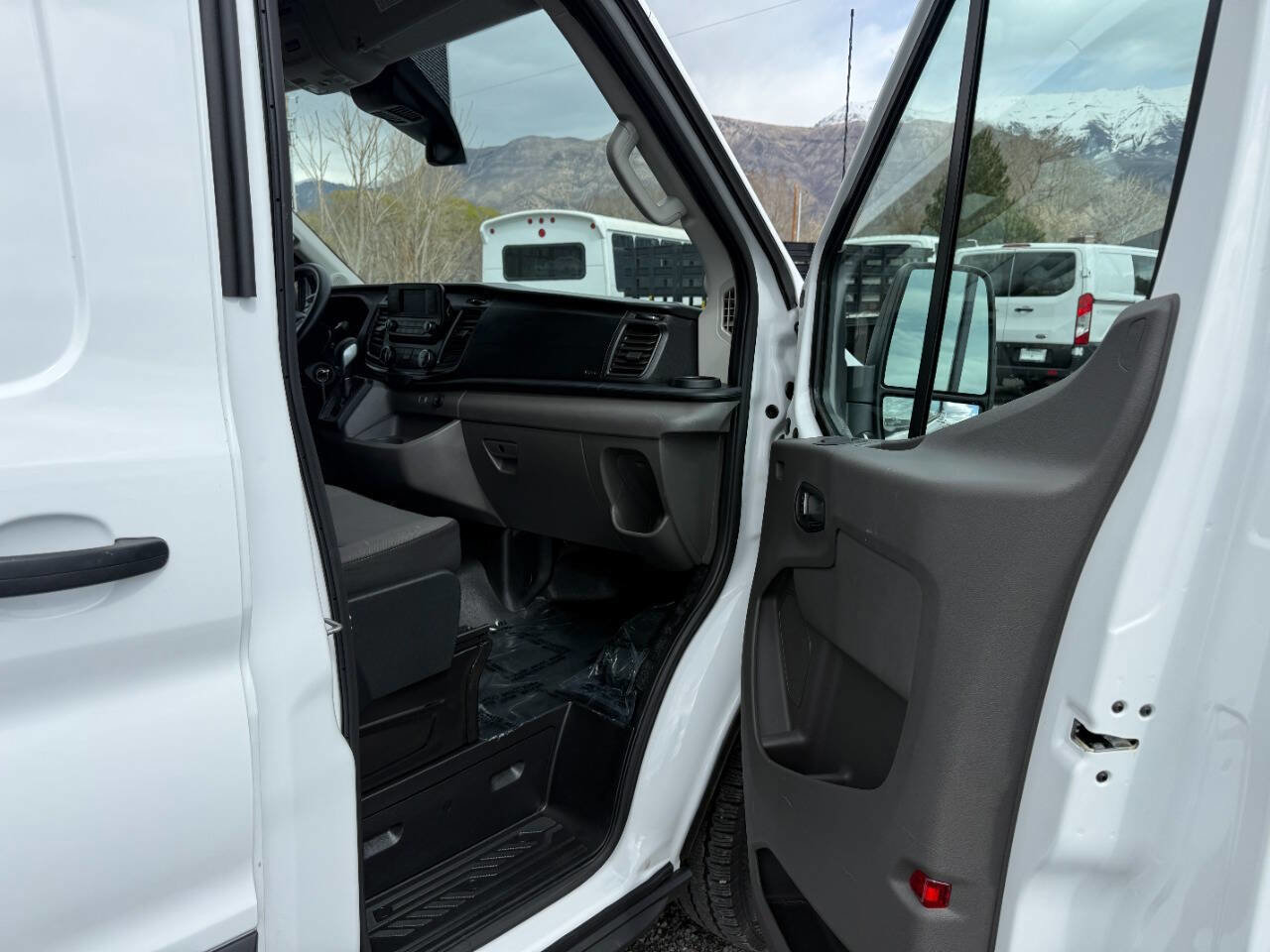 Used 2025 Ford Transit 250 250 AWD 3dr LWB Medium Roof Ca image 19