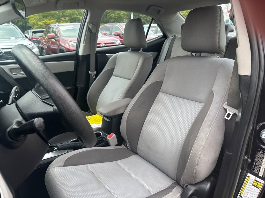 Used 2017 Toyota Corolla LE image 3