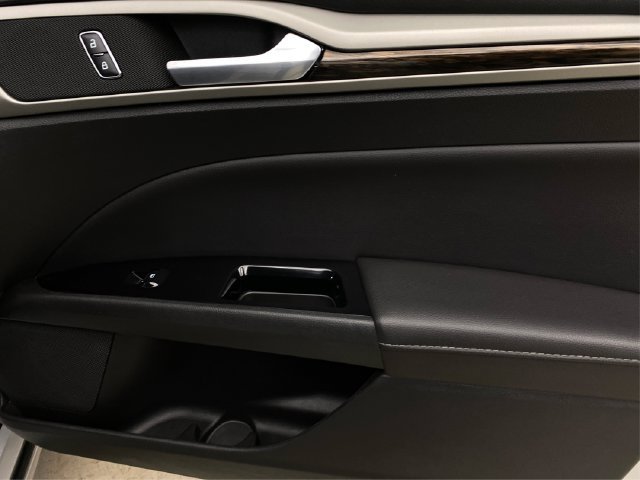 Used 2013 Ford Fusion SE FWD image 26