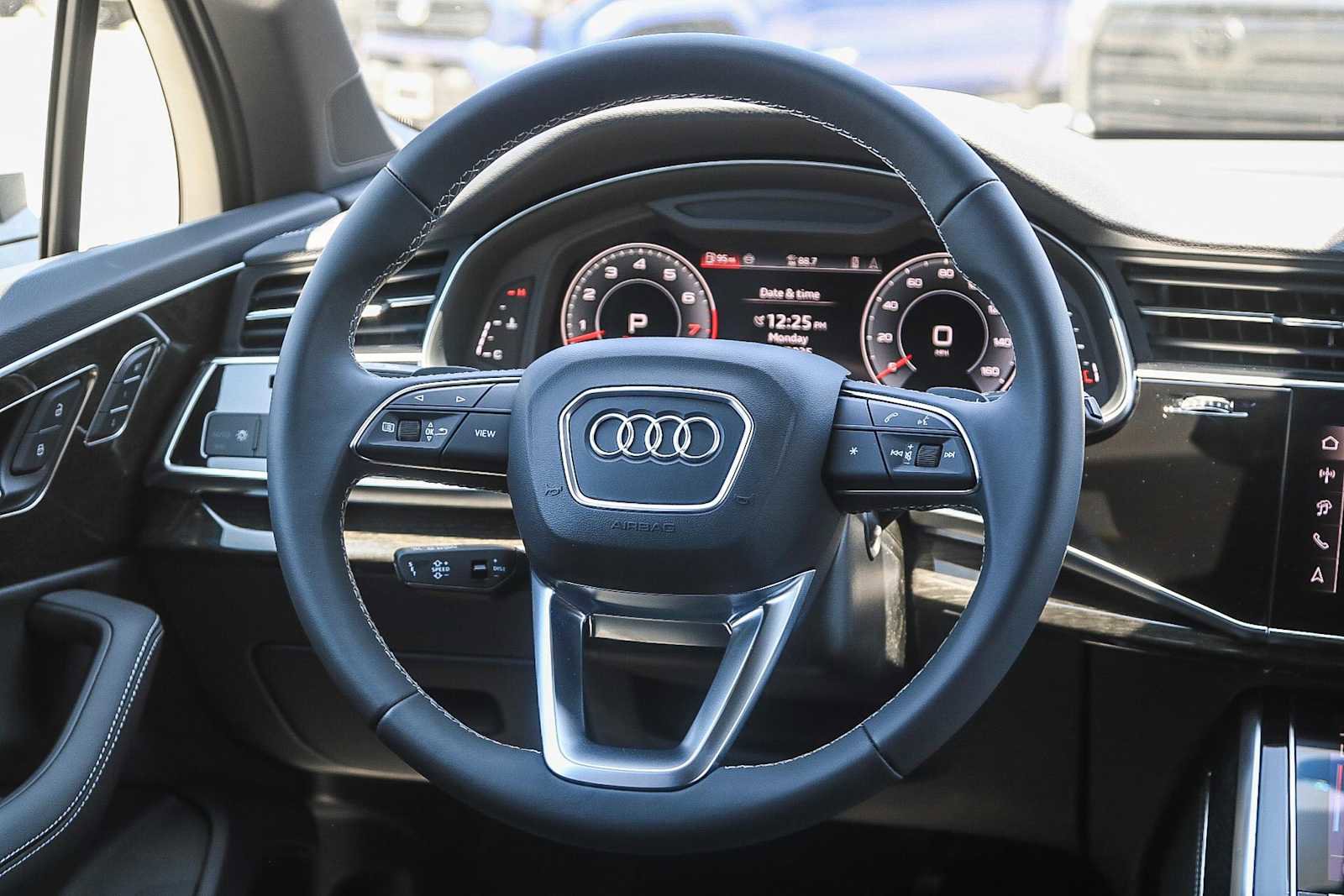 Used 2025 Audi Q7 3.0T Premium Plus image 16