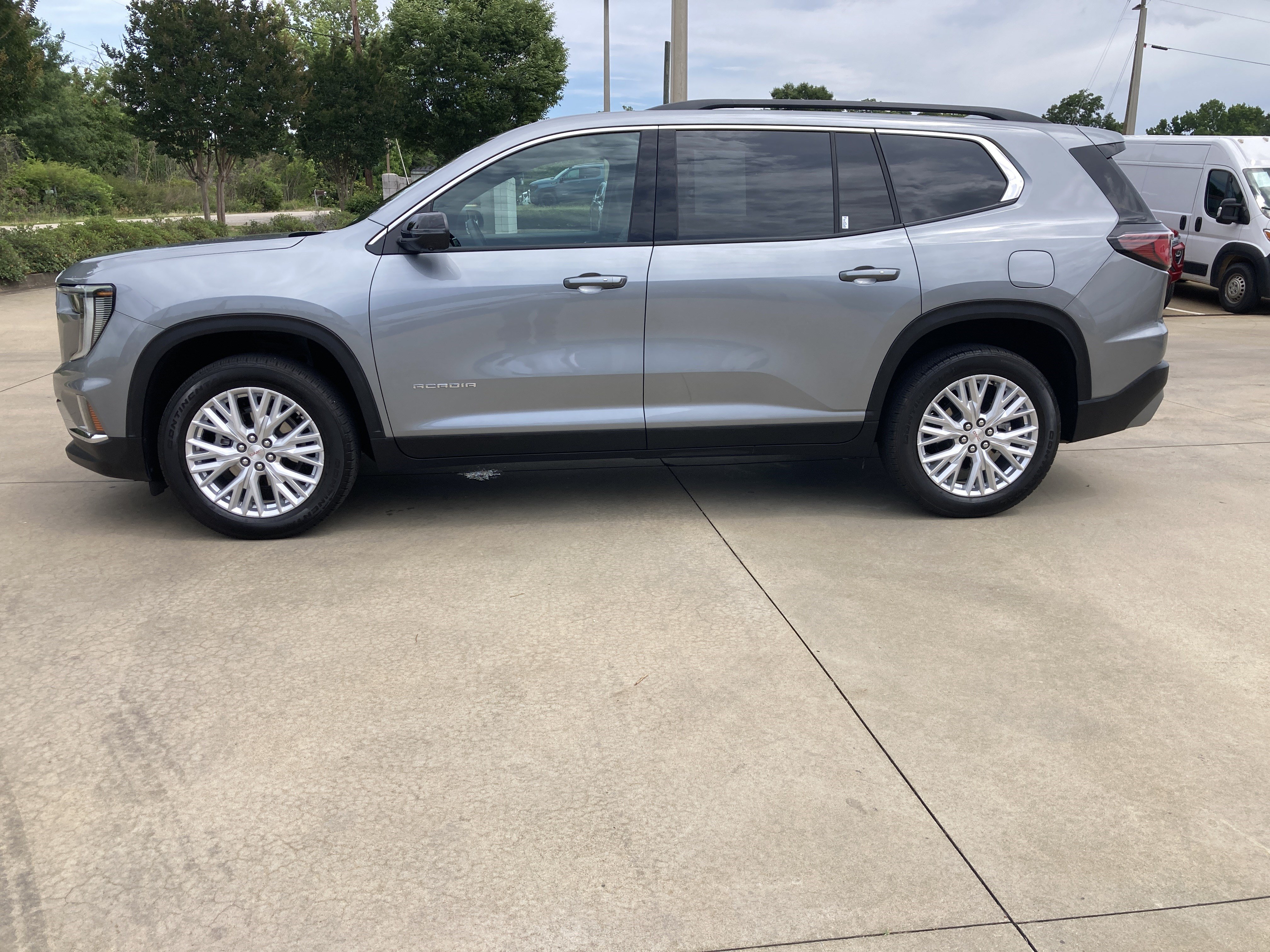 Certified 2026 GMC Acadia Elevation w/ Elevation Premium Package FWD image 24