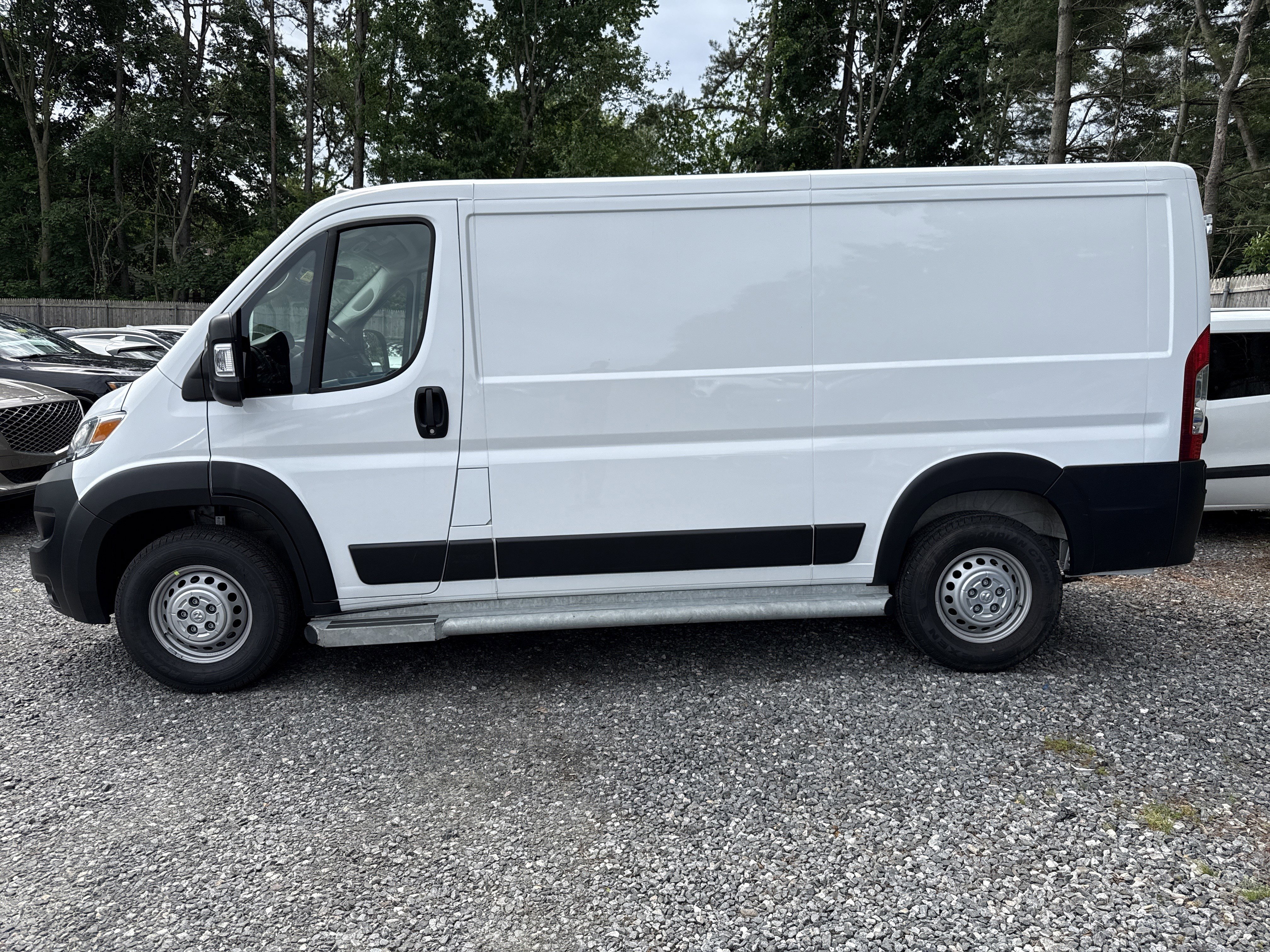 Used 2025 RAM ProMaster 2500 w/ U-Haul Equipment Group FWD image 4