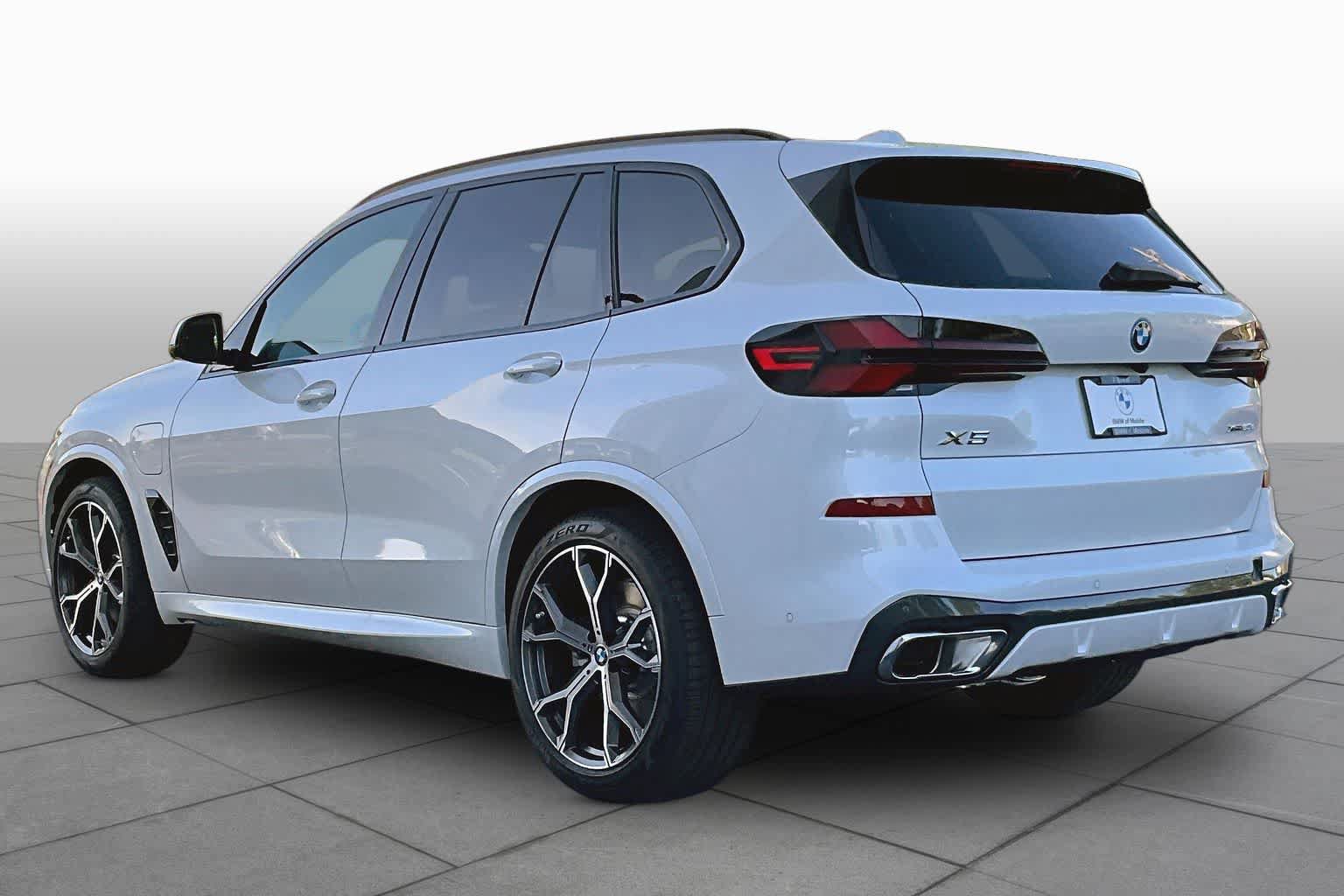 New 2026 BMW X5 xDrive50e w/ M Sport Package AWD/4WD image 12