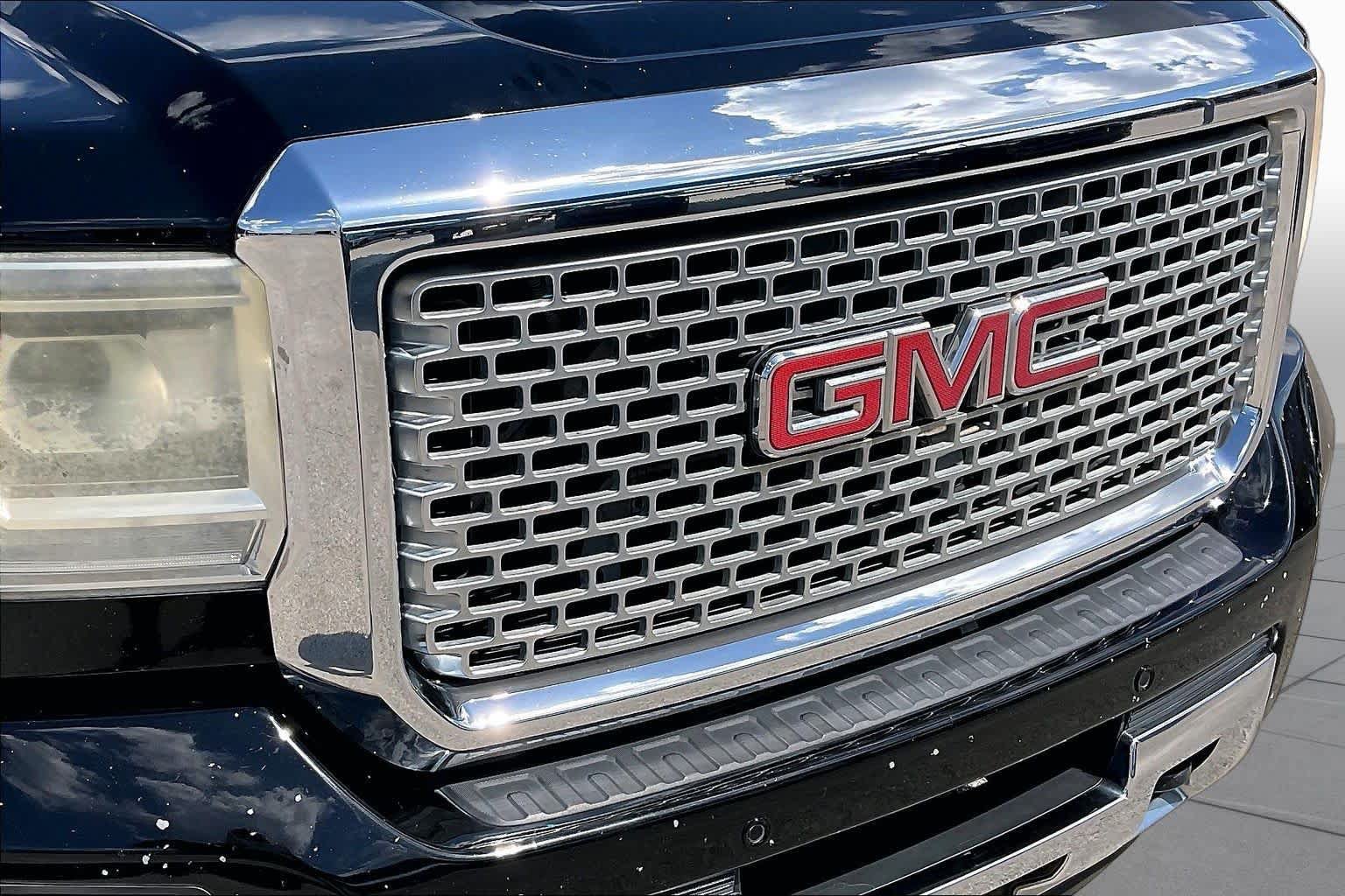Used 2016 GMC Sierra 3500 Denali w/ Duramax Plus Package AWD/4WD image 32