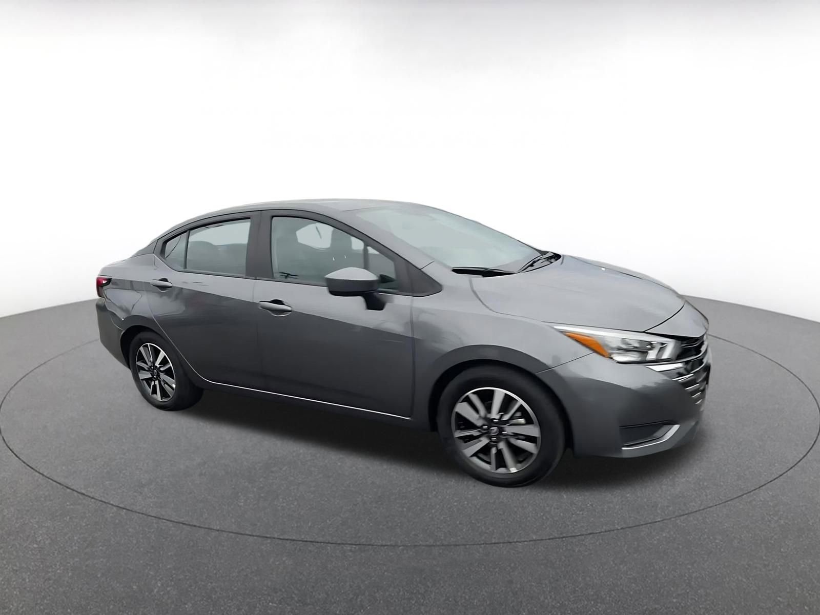 Used 2025 Nissan Versa SV image 2