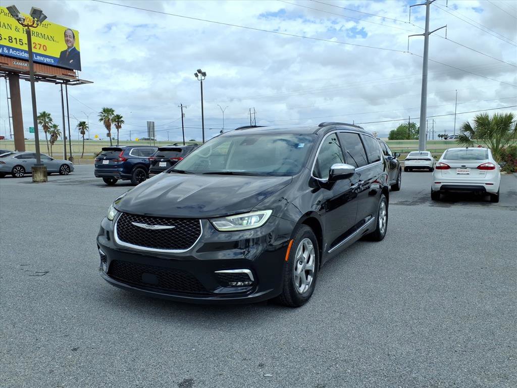 Used 2023 Chrysler Pacifica Limited image 4