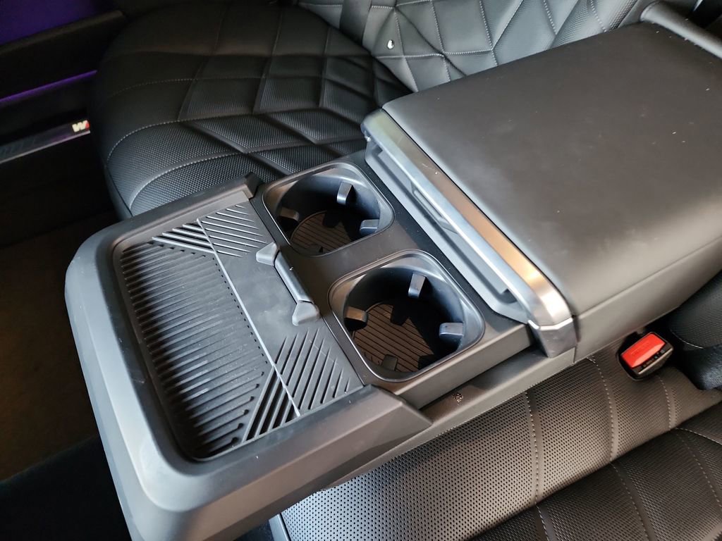 Used 2023 BMW 740i w/ Executive Package image 41