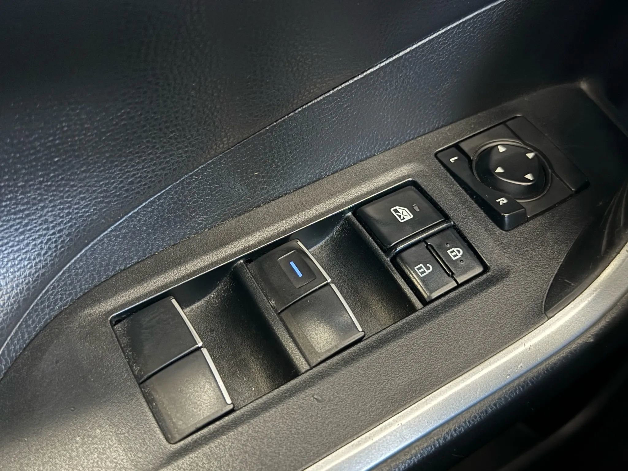 Used 2019 Toyota RAV4 Limited w/ Advanced Technology Package image 22