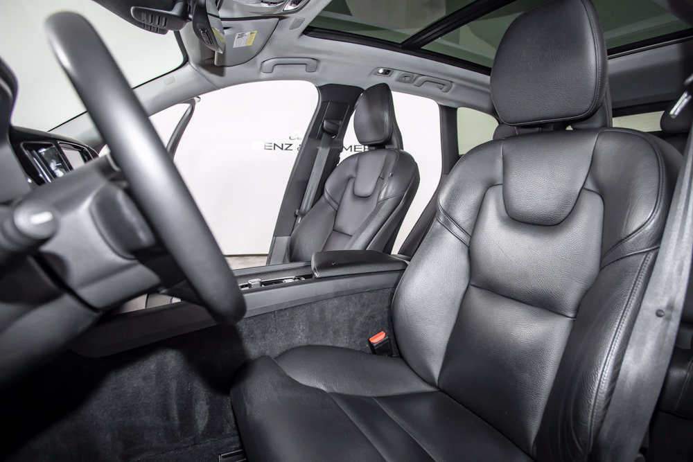 Used 2019 Volvo XC60 T5 Momentum w/ Premium Package FWD image 13