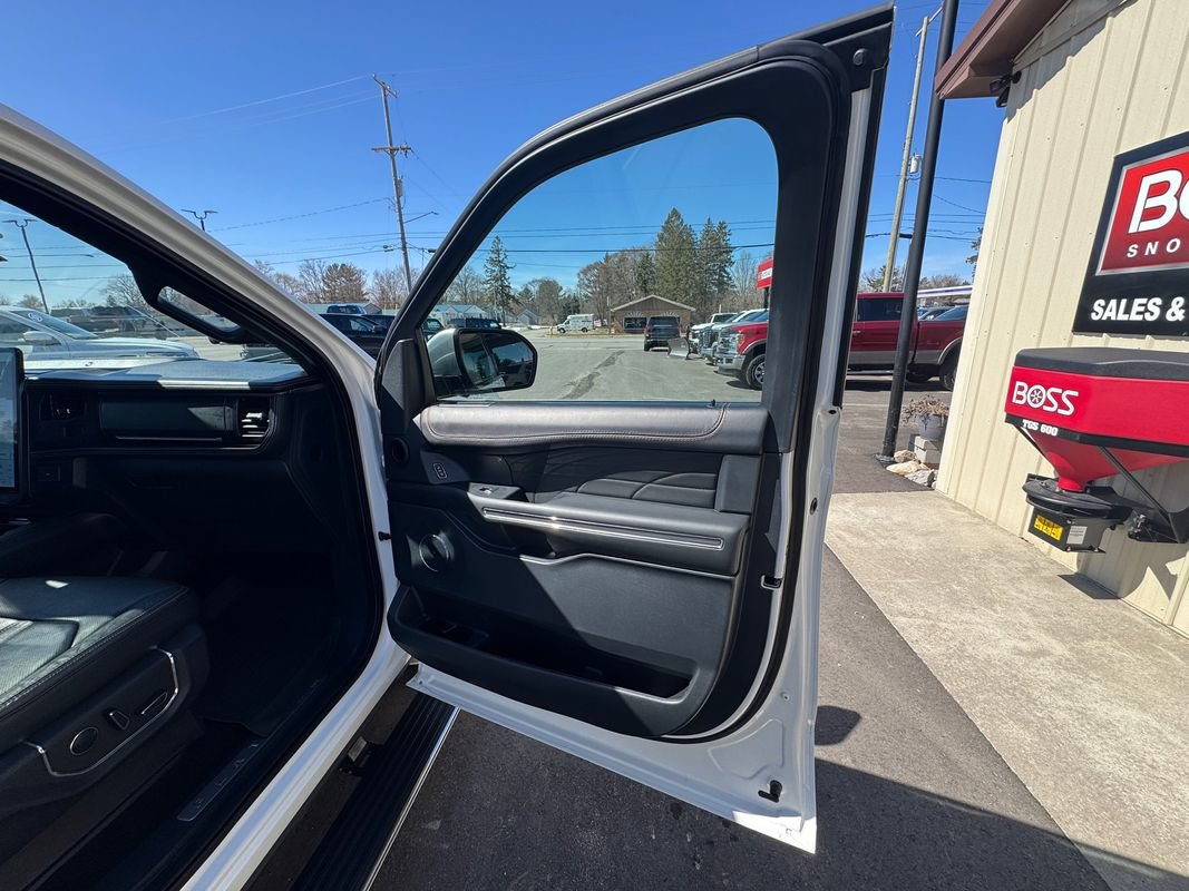 Used 2022 Ford Expedition Platinum AWD/4WD image 27