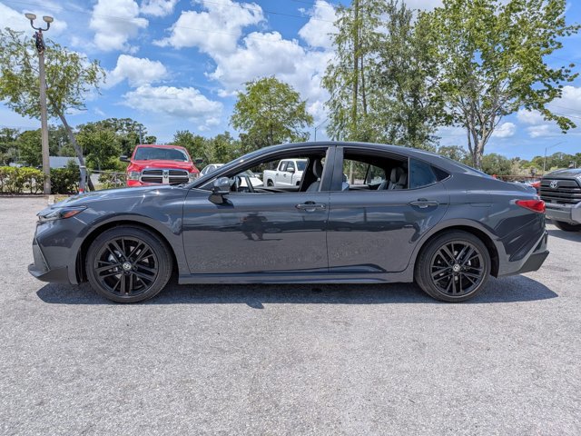 Used 2025 Toyota Camry SE FWD image 9