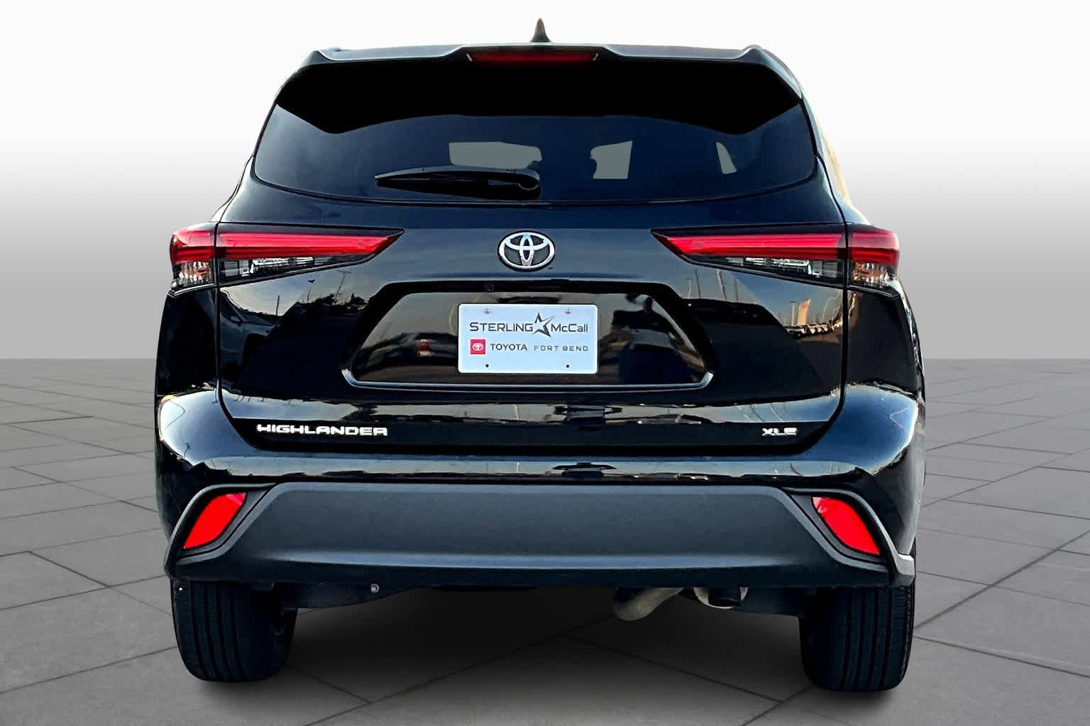 Used 2023 Toyota Highlander XLE FWD image 5