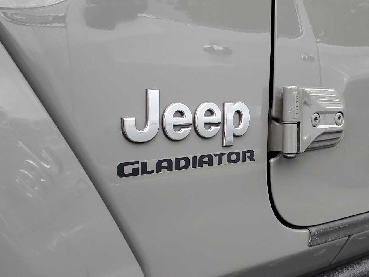 Used 2022 Jeep Gladiator Overland w/ Cold Weather Group AWD/4WD image 4