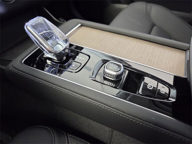 Certified 2025 Volvo XC90 B5 Plus image 34