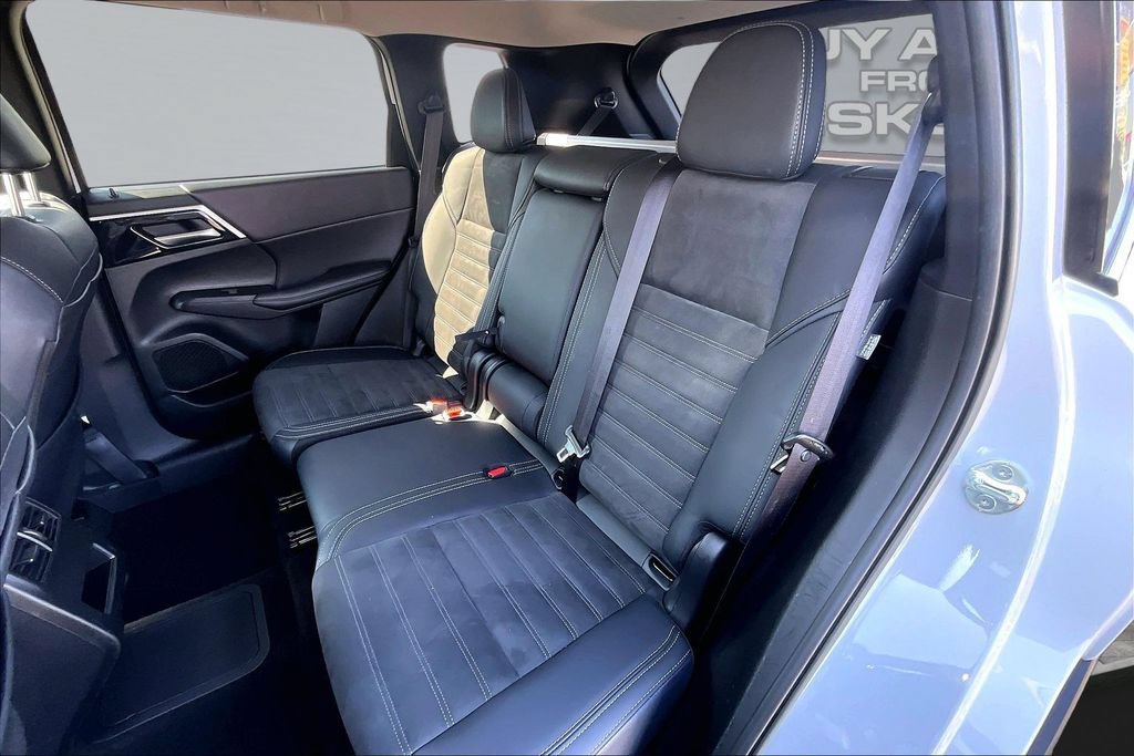 Used 2024 Mitsubishi Outlander 4WD Plug-In Hybrid image 25