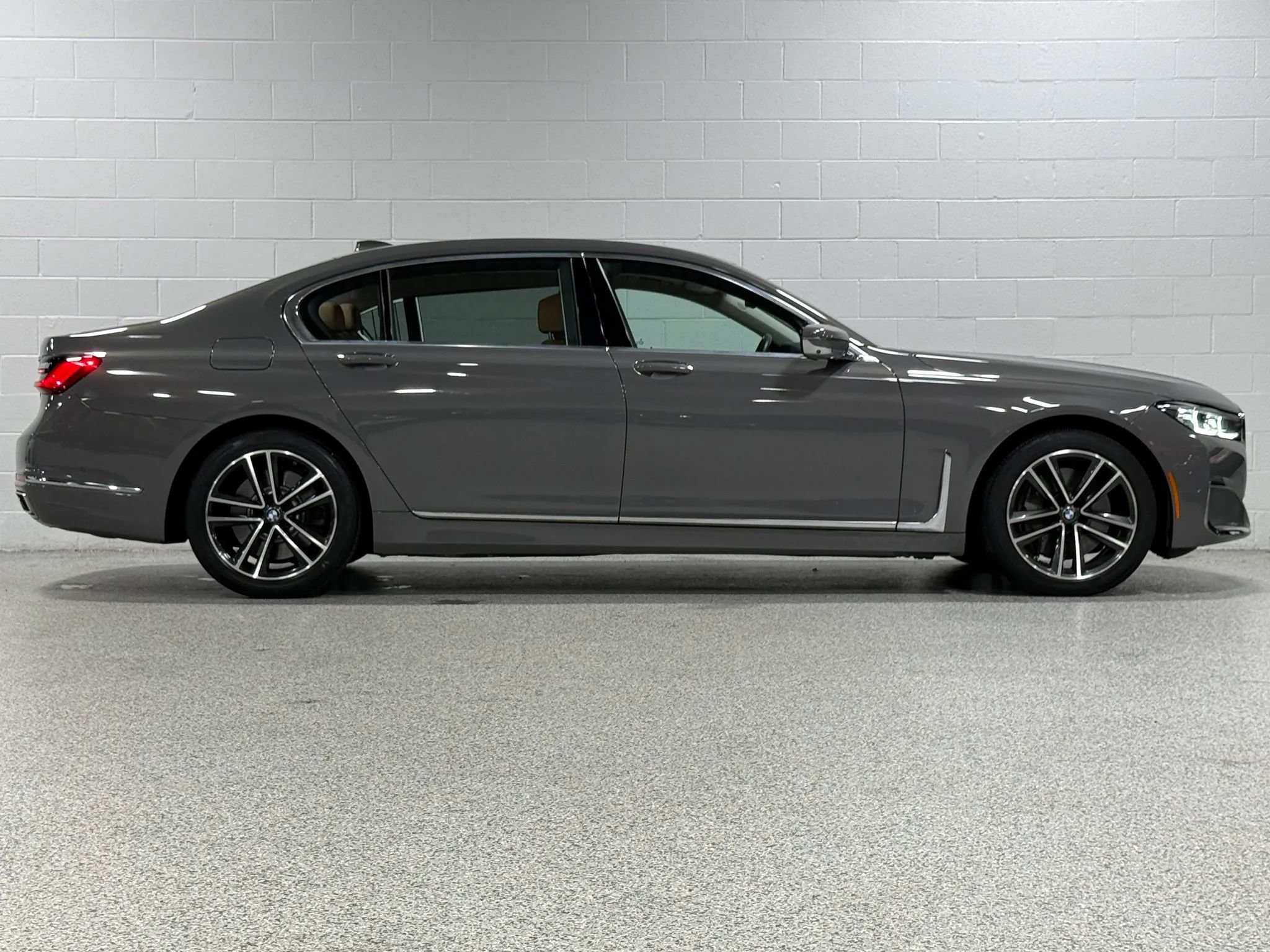 Used 2021 BMW 750i xDrive w/ Executive Package AWD/4WD image 5