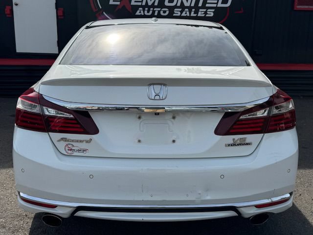Used 2017 Honda Accord Touring image 9