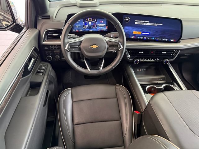 Used 2025 Chevrolet Suburban Premier AWD/4WD image 9
