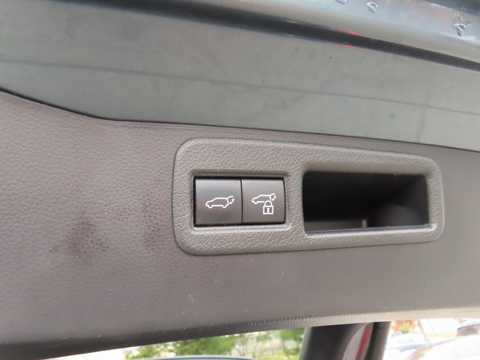 Used 2021 Toyota Venza LE w/ Carpet Mat Package (TMS) image 34